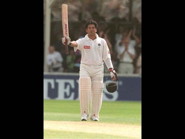 Sachin favors the Ultralite Morrant pads, first presented to him by another cricketing legend, Sunil Gavaskar. Mark Thompson/Allsport. Getty Images.