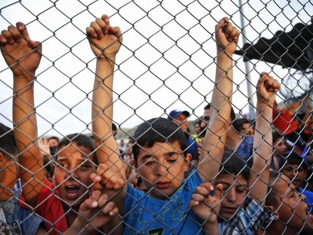 Syrian refugee children chant slogans behind a fence at the Nizip refugee camp in Gaziantep province, southeastern Turkey on Saturday, April 23 2016. (AP Photo) Syrian refugee children chant slogans behind a fence at the Nizip refugee camp in Gaziantep province, southeastern Turkey on Saturday, April 23 2016. (AP Photo)