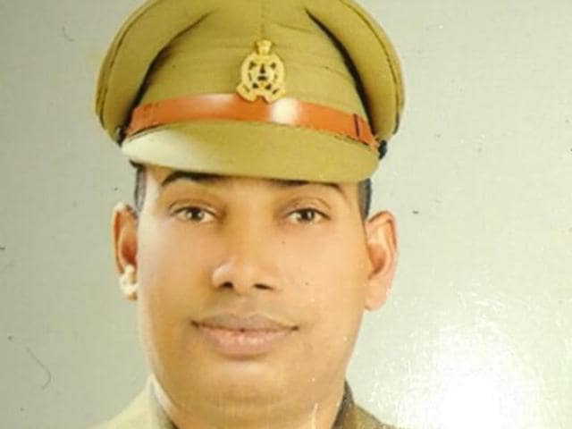 Akhtar Khan, 40, was leading a police team, which raided a hideout of wanted criminals Fukran and Javed at Nai Abadi area of Dadri, 30 km from Delhi. Akhtar Khan, 40, was leading a police team, which raided a hideout of wanted criminals Fukran and Javed at Nai Abadi area of Dadri, 30 km from Delhi.
