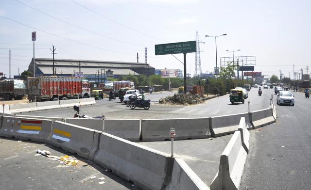 The Ghaziabad development authority opened the newly restructured ABES crossing on NH-24 on Monday. (Sakib Ali /HT) The Ghaziabad development authority opened the newly restructured ABES crossing on NH-24 on Monday. (Sakib Ali /HT)