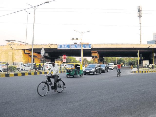 The NHAI will build three underpasses at Iffco Chowk, Signature Tower and Rajiv Chowk, besides a flyover at Hero Honda Chowk, for Rs 900 crore.(Parveen Kumar//HT Photo) The NHAI will build three underpasses at Iffco Chowk, Signature Tower and Rajiv Chowk, besides a flyover at Hero Honda Chowk, for Rs 900 crore.(Parveen Kumar//HT Photo)