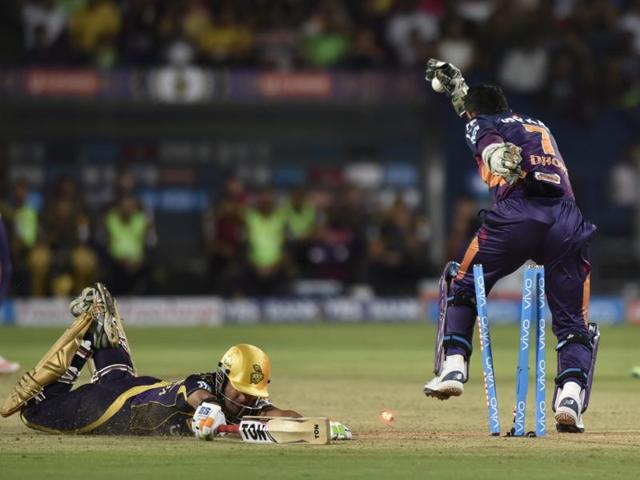 MS Dhoni runs out Gautam Gambhir. (Anshuman Poyrekar/HT Photo) MS Dhoni runs out Gautam Gambhir. (Anshuman Poyrekar/HT Photo)