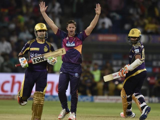 Albie Morkel of Rising Pune Supergaints celebrate the wicket of Robin Uthappa. (Anshuman Poyrekar/HT Photo) Albie Morkel of Rising Pune Supergaints celebrate the wicket of Robin Uthappa. (Anshuman Poyrekar/HT Photo)