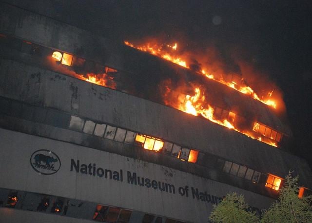 There were not too many people on the building, which was evacuated by the time fire officials reached there. (Ashok Nigam/HT Photo) There were not too many people on the building, which was evacuated by the time fire officials reached there. (Ashok Nigam/HT Photo)