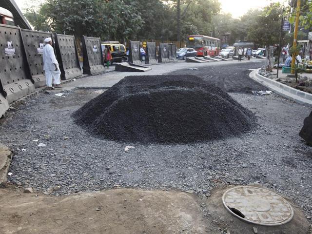 The probe covered Malad Reservoir road, Khadakpada road and Guru Govindsingh Road in Andheri (East), Wasri Hill road and Jaichand Karwa road in Goregaon, among others. (HT File) The probe covered Malad Reservoir road, Khadakpada road and Guru Govindsingh Road in Andheri (East), Wasri Hill road and Jaichand Karwa road in Goregaon, among others. (HT File)