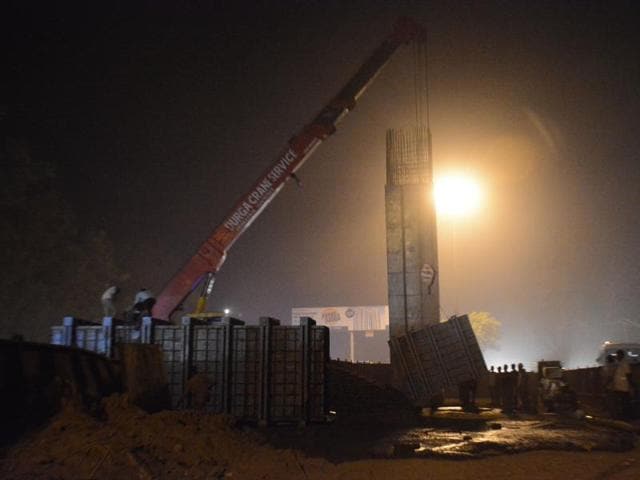 The spot where an under-conctruction pillar of the six-lane Hindon elevated road project crashed on Monday night. (Sakib Ali/HT Photo) The spot where an under-conctruction pillar of the six-lane Hindon elevated road project crashed on Monday night. (Sakib Ali/HT Photo)