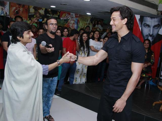 Tiger Shroff meeting with a fan. (Shivam Saxena/HT Photo)