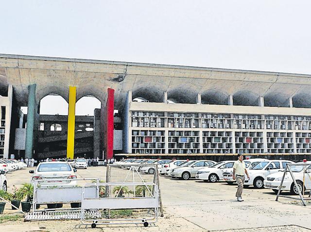 The high court has 46 judges against the sanctioned 85, while three judges are scheduled to retire later this year and another seven in 2017. The number of vacancies in the high court is one of the five highest in the country.(HT File Photo) The high court has 46 judges against the sanctioned 85, while three judges are scheduled to retire later this year and another seven in 2017. The number of vacancies in the high court is one of the five highest in the country.(HT File Photo)