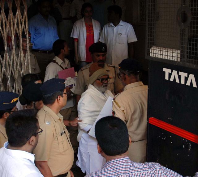 NCP leader Chhagan Bhujbal discharged from St.George Hospital in Mumbai, on Monday, April 25, 2016. (Sandeep Mahankal / HT Photo) NCP leader Chhagan Bhujbal discharged from St.George Hospital in Mumbai, on Monday, April 25, 2016. (Sandeep Mahankal / HT Photo)