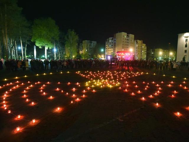 Candles set in the shape of a radiation hazard symbol is seen on a square next to the monument to Chernobyl victims in Slavutich, some 50 kilometres from the accident site, and where many of the power station's personnel used to live. (AFP Photo)