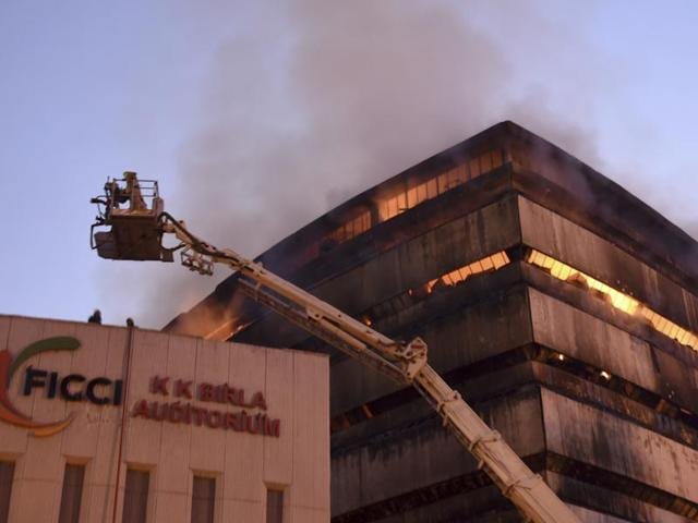 Fire fighters try to extinguish at National Museum of Natural History at Mandi House in New Delhi , India, on Tuesday, April 26, 2016.(Arvind Yadav/ HT Photo)