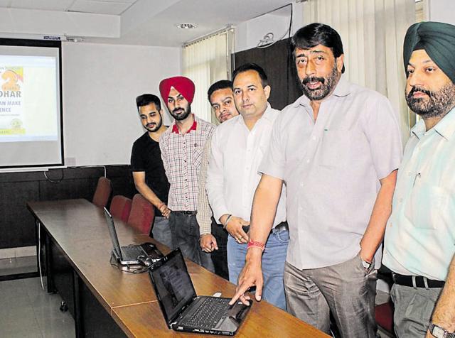 Municipal commissioner GS Khaira and mayor Sunil Jyoti launched the website at the MC office on Tuesday. (HT Photo) Municipal commissioner GS Khaira and mayor Sunil Jyoti launched the website at the MC office on Tuesday. (HT Photo)