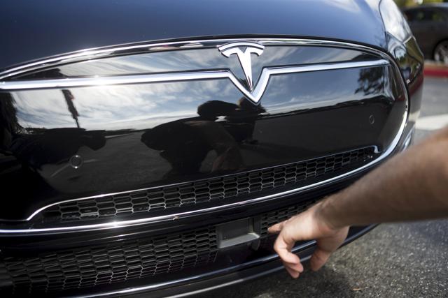 A Tesla employee points to the radar technology on a Tesla Model S containing Autopilot features (Reuters file photo) A Tesla employee points to the radar technology on a Tesla Model S containing Autopilot features (Reuters file photo)
