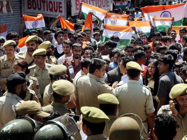 Students hold a protest rally to demonstrate against police action on the NIT Srinagar row, in Jammu.(PTI File Photo) Students hold a protest rally to demonstrate against police action on the NIT Srinagar row, in Jammu.(PTI File Photo)