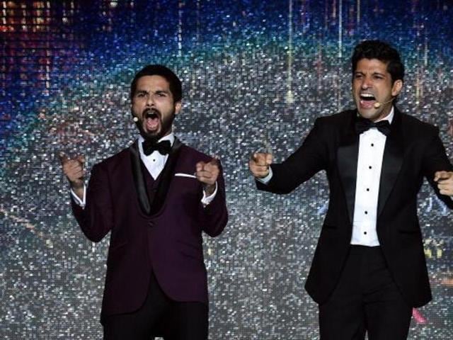 Farhan Akhtar, Shahid Kapoor will return as hosts in IIFA 2016. (HT Photo)