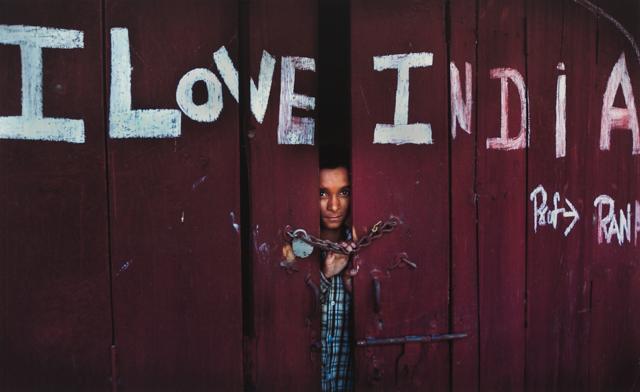 I Love India, 2002 © Ami Vitale (Photo courtesy: The Deepak Puri Collection, MAP / Tasveer) I Love India, 2002 © Ami Vitale (Photo courtesy: The Deepak Puri Collection, MAP / Tasveer)