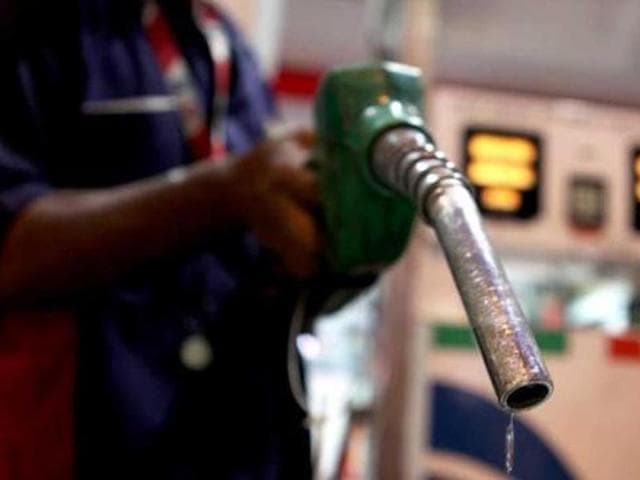 Petrol prices in Haryana, Chandigarh and Himachal Pradesh are cheaper by Rs.5-6 per litre compared to Punjab, which levies 36.54 percent VAT.(HT Representative Photo)