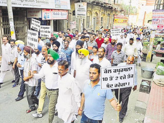 Activists of various organisations appealing to people to support the protest on Jaskirat Singh’s murder, in Kapurthala on Wednesday.(HT Photo) Activists of various organisations appealing to people to support the protest on Jaskirat Singh’s murder, in Kapurthala on Wednesday.(HT Photo)
