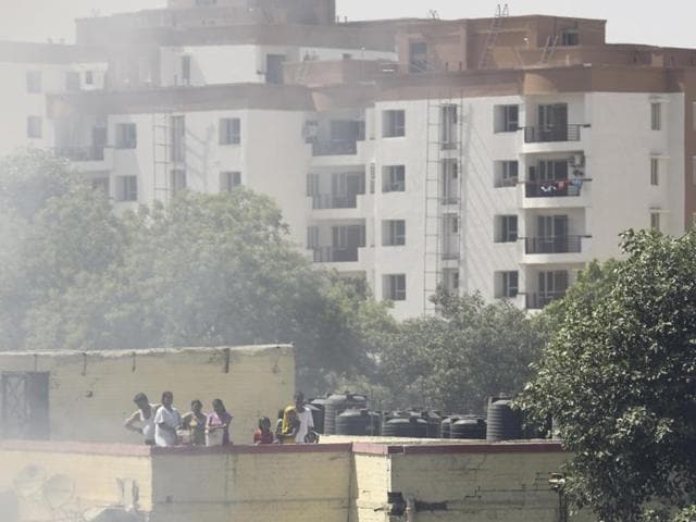 Air quality in New Delhi is slightly better in the second half of April this year as compared to the last.(Photo by Mohd Zakir/ Hindustan Times) (Hindustan Times) Air quality in New Delhi is slightly better in the second half of April this year as compared to the last.(Photo by Mohd Zakir/ Hindustan Times) (Hindustan Times)