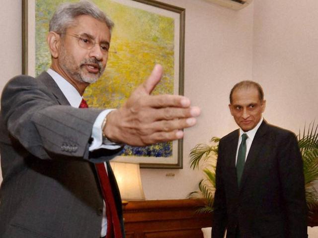 Foreign secretary S Jaishankar with his Pakistani counterpart Aizaz Ahmad Chaudhry before a meeting at South Block in New Delhi on Tuesday (PTI) Foreign secretary S Jaishankar with his Pakistani counterpart Aizaz Ahmad Chaudhry before a meeting at South Block in New Delhi on Tuesday (PTI)