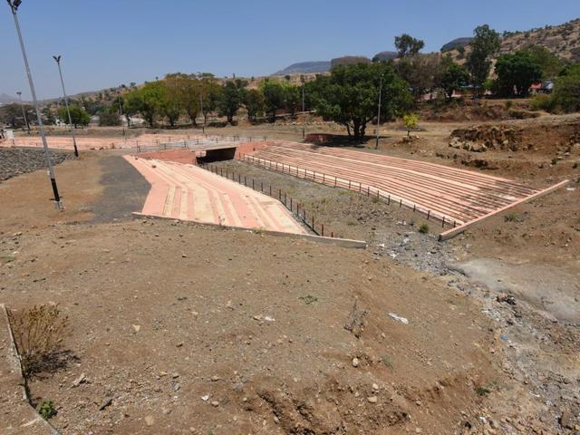Concretisation and widespread damming on the river has reduced water level in the Godavari. (Vijayanand Gupta/HT Photo)