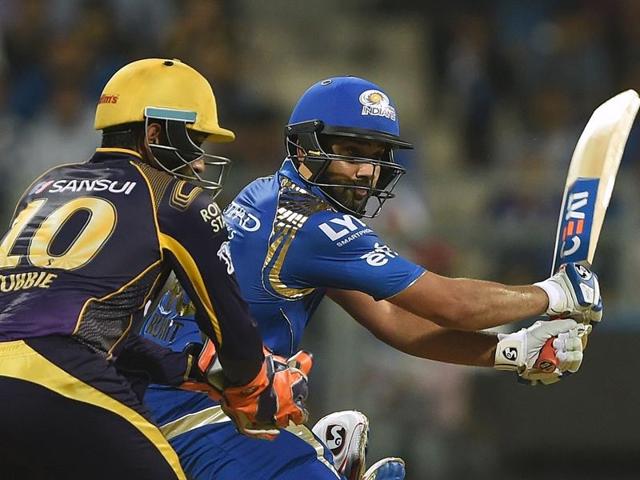 Rohit Sharma (R) plays a shot as Kolkata keeper Robin Uthappa watches. (AFP) 