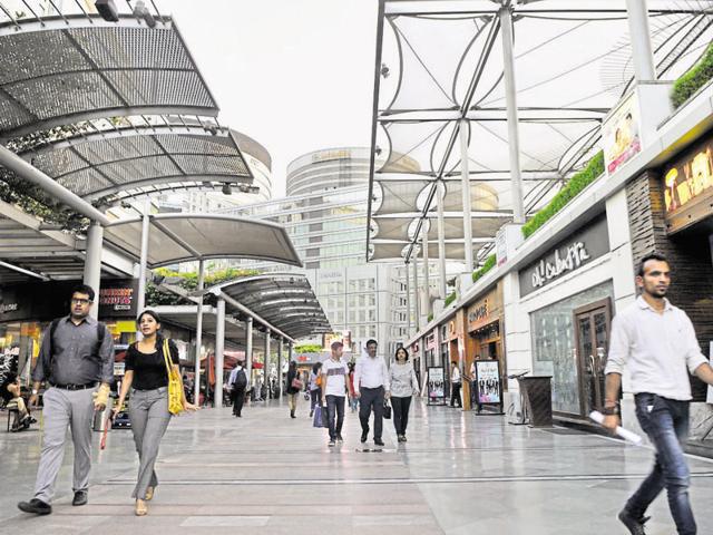 Gurgaon is synonymous with swanky malls, luxury apartments and state-of-the-art offices. (Abhinav Saha/HT Photo) Gurgaon is synonymous with swanky malls, luxury apartments and state-of-the-art offices. (Abhinav Saha/HT Photo)