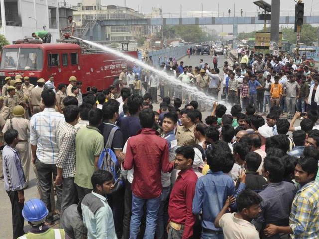 The protesters blocked traffic and alleged that Kumar was beaten to death by the police. (Ishwar Chand/HT Photo) The protesters blocked traffic and alleged that Kumar was beaten to death by the police. (Ishwar Chand/HT Photo)