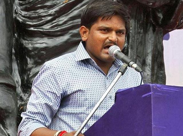 Hardik Patel-led Patidar Anamat Andolan Samiti has rejected Gujarat’s 10% quota decision.(HT Photo)