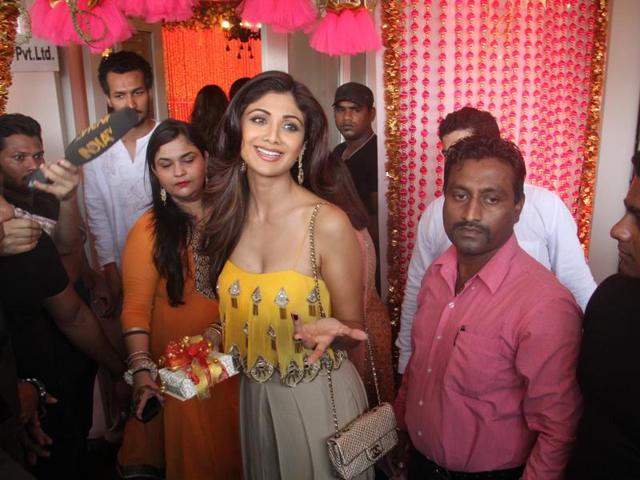 hilpa Shetty attended Karan Singh Grover and Bipasha Basu Mehndi ceremony at Villa 69,Juhu in Mumbai. (Pramod Thakur/HT Photo)