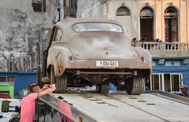 Furious 8' Taps Classic American Cars for Cuba Location Shoot – The  Hollywood Reporter