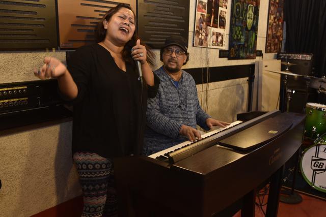 Shefali Alvares and Louiz Banks at the latter’s recording studio in Mumbai. (Vidya Subramanian/ HT Photo)