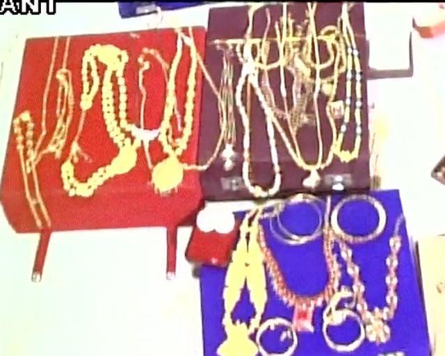 Gold and silver jewellery, diamonds and precious stones were also f ound in the houses of Mohan and his relatives. (ANI) Gold and silver jewellery, diamonds and precious stones were also f ound in the houses of Mohan and his relatives. (ANI)