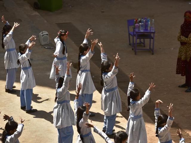 Students of Anjuman Islam Urdu School take dance lessons in the scorching heat. (Arijit Sen/HT Photo) 