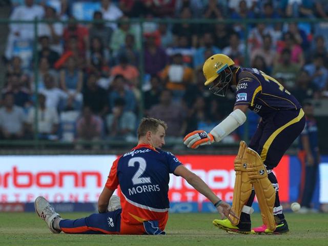 Robin Uthappa (R) checks on Chris Morris after he fell while bowling. (AFP)