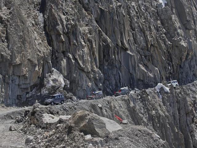 The highway was thrown open to traffic by Lt Gen Satish Dua, general officer commanding of the Srinagar-based 15 Corps at Gumri, 110km from the summer capital, who said the highway remained open for an extended period in the last season as there was less snow. (AP) The highway was thrown open to traffic by Lt Gen Satish Dua, general officer commanding of the Srinagar-based 15 Corps at Gumri, 110km from the summer capital, who said the highway remained open for an extended period in the last season as there was less snow. (AP)