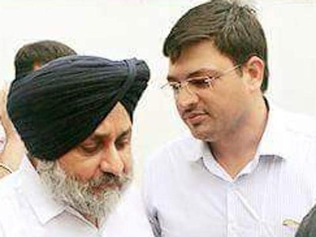 Jaswinder Singh ‘Rocky’ with Punjab deputy CM Sukhbir Singh Badal in a file photo.(HT)