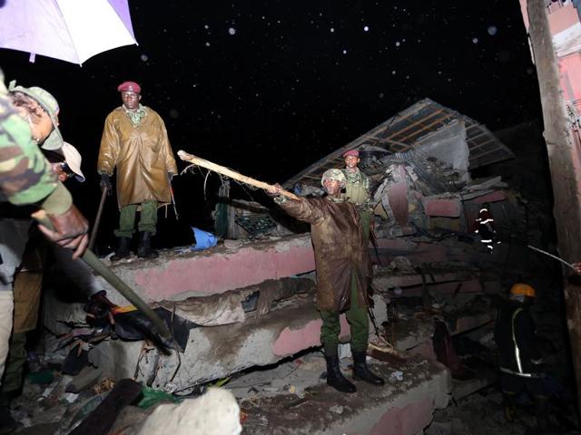 Kenyan security forces inspect the site of a collapsed building in Nairobi late on Saturday. (AFP) Kenyan security forces inspect the site of a collapsed building in Nairobi late on Saturday. (AFP)