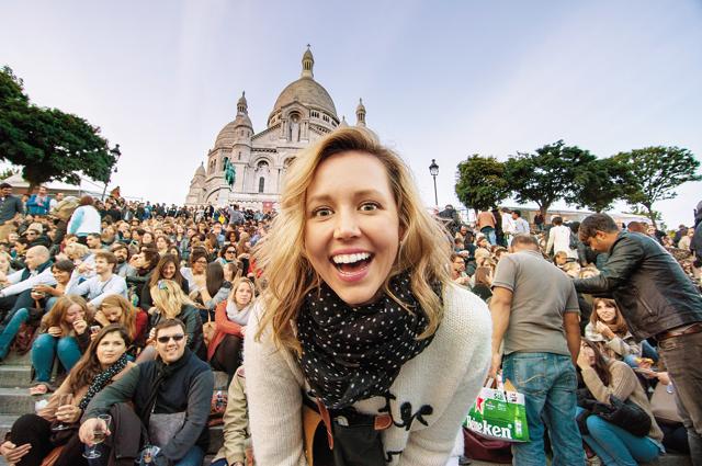 Fête des vendanges de Montmartre (the Grape Harvest Festival) has been celebrated in Montmartre since 1934 to celebrate the grape harvest. People gather on the steps in front of the Basilica Sacré-Cœur, while musicians serenade them (© Sameer Saran)