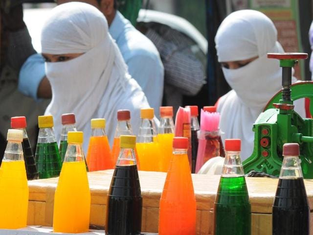 Colourful syrups line the cart of an ice cone vendor in Ranchi as the temperatures in the town soar. (Parwaz Khan/HT Photo) 
