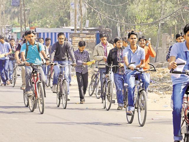 Students on way to coaching institutes in Kota. (AH Zaidi / File photo)
