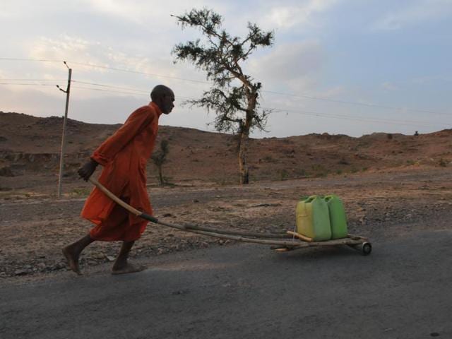 A priest carries water on a makeshift cart as drought hits Bundelkhand. (Mujeeb Faruqui/HT Photo) 