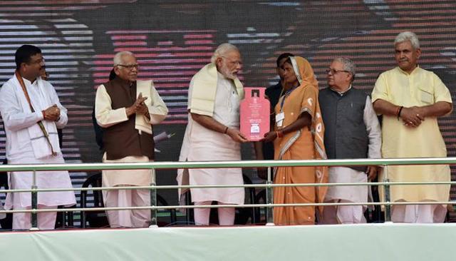 PM Modi distributed free LPG connections to beneficiaries under the Pradhan Mantri Ujjawala Yojana at Ballia. Modi said the scheme to give free cooking gas connections to 50 million below poverty line (BPL) women was one of the many steps by the Centre for the welfare of the poor. (Photo: PIB/Twitter) PM Modi distributed free LPG connections to beneficiaries under the Pradhan Mantri Ujjawala Yojana at Ballia. Modi said the scheme to give free cooking gas connections to 50 million below poverty line (BPL) women was one of the many steps by the Centre for the welfare of the poor. (Photo: PIB/Twitter)