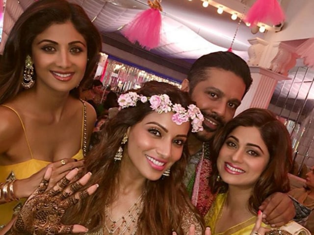 Bipasha’s mehendi was attended by family and close friends like Rocky S, Shilpa and Shamita Shetty among others. (Instagram) 