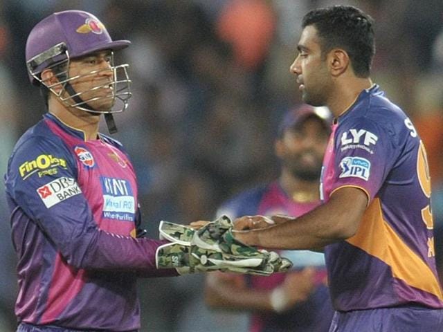 Mahendra Singh Dhoni celebrates the wicket of Sunrisers Hyderabad Deepak Hooda.(AFP Photo) Mahendra Singh Dhoni celebrates the wicket of Sunrisers Hyderabad Deepak Hooda.(AFP Photo)