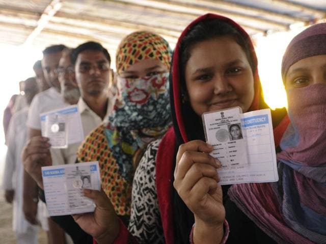 People queue up to vote during the 5th phase of Assembly Election at Topshia in South Kolkata. (Photo by Subhendu Ghosh/ Hindustan Times)(Hindustan Times)