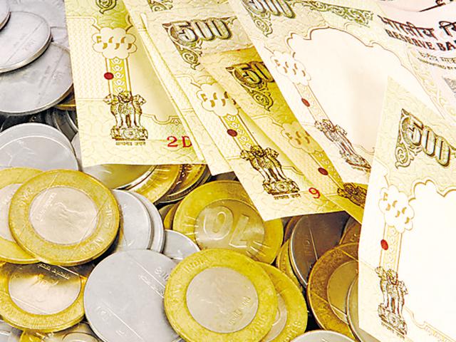 Jamshedpur has RBI currency chests in six banks — SBI, BoI, Central Bank of India (CBI), Bank of Baroda (BoB), Canara Bank and Punjab National Bank (PNB) — each generating about `30-50 crore of soiled notes twice a year.(HT Photo) Jamshedpur has RBI currency chests in six banks — SBI, BoI, Central Bank of India (CBI), Bank of Baroda (BoB), Canara Bank and Punjab National Bank (PNB) — each generating about `30-50 crore of soiled notes twice a year.(HT Photo)