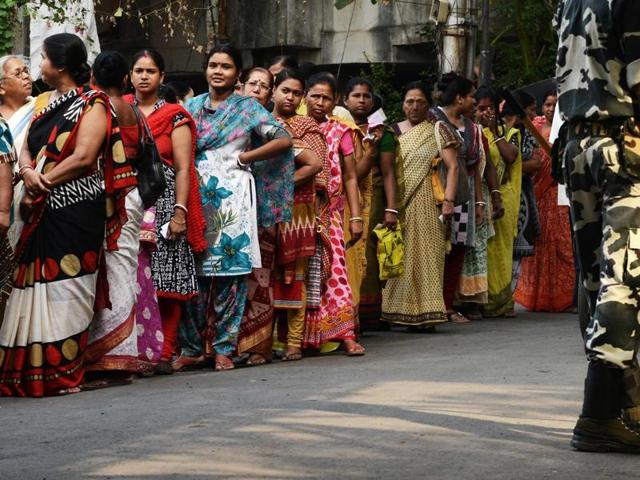 Voters are watched by a paramilitary soldier as they wait to cast their ballots in state assembly elections at a polling station in Kolkata. (AFP Photo) Voters are watched by a paramilitary soldier as they wait to cast their ballots in state assembly elections at a polling station in Kolkata. (AFP Photo)