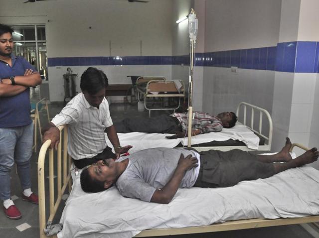 A worker who was stuck in the fire at the hosiery unit at Bahadur Ke Road being treated at Jain Hospital in Ludhiana on Saturday. (Sikander Singh Chopra/HT) A worker who was stuck in the fire at the hosiery unit at Bahadur Ke Road being treated at Jain Hospital in Ludhiana on Saturday. (Sikander Singh Chopra/HT)