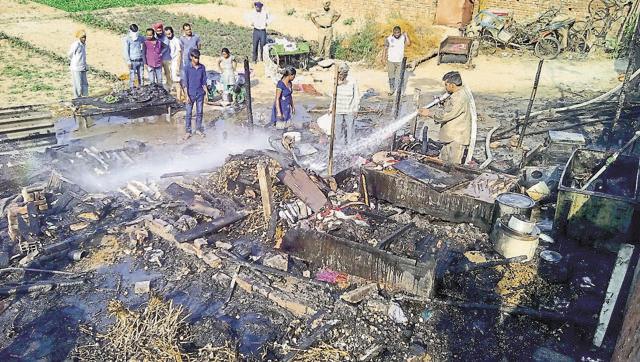 A gutted shanty at Jodhewal Basti in Ludhiana on Saturday.Sikander Singh Chopra/HT (Sikander Singh Chopra/HT) A gutted shanty at Jodhewal Basti in Ludhiana on Saturday.Sikander Singh Chopra/HT (Sikander Singh Chopra/HT)